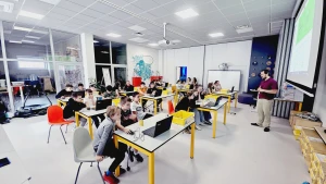 Dzieci programują klocki Lego w Centrum Edukacyjnym SMWI –