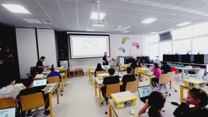 Dzieci programują klocki Lego w Centrum Edukacyjnym SMWI –