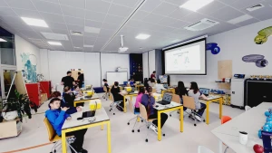 Dzieci programują klocki Lego w Centrum Edukacyjnym SMWI –